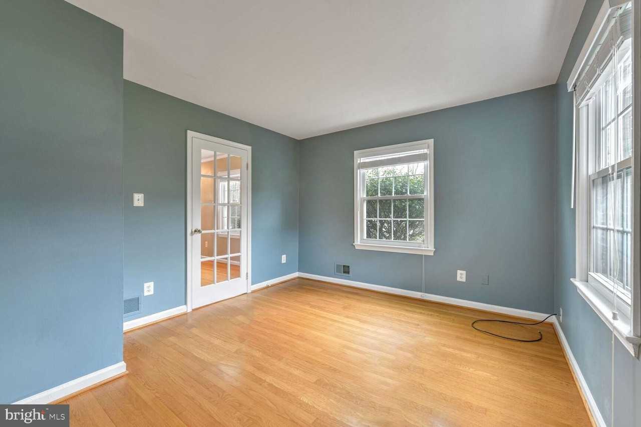 6536 Divine St - Photo 5 of 29