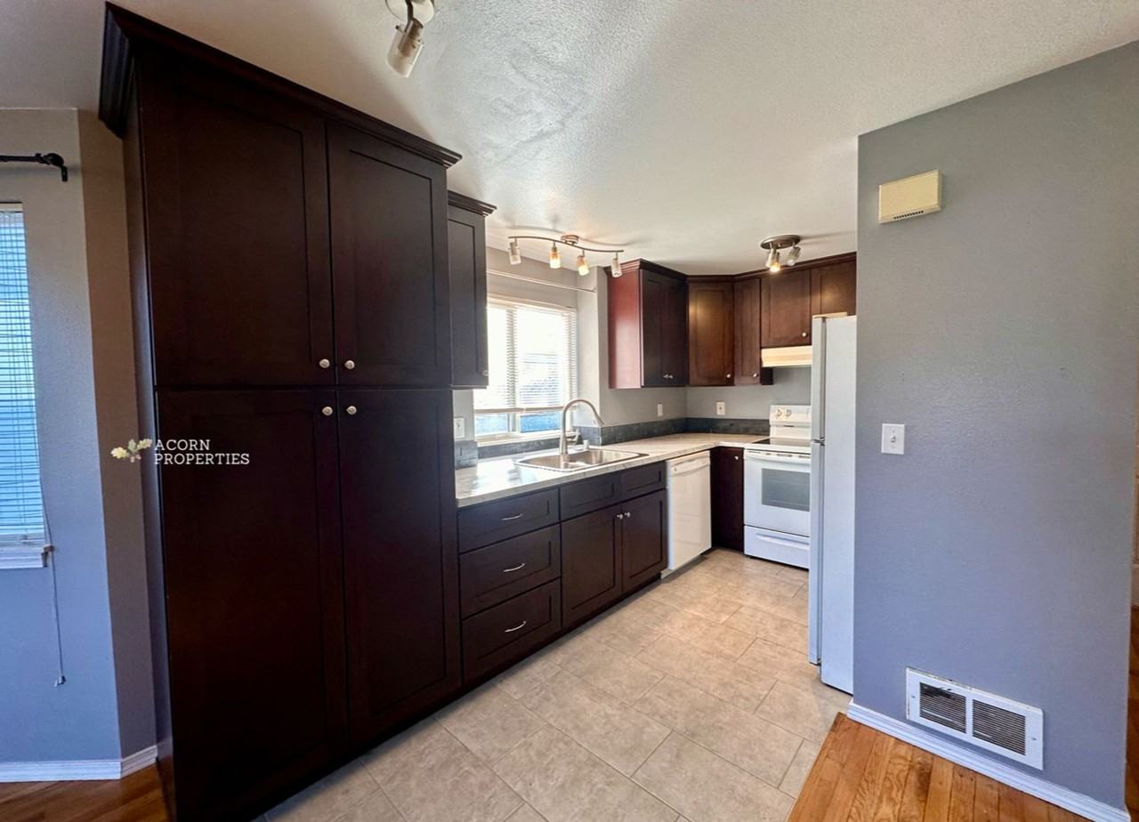 537 Ne Ellis Way #A102 - Photo 4 of 35