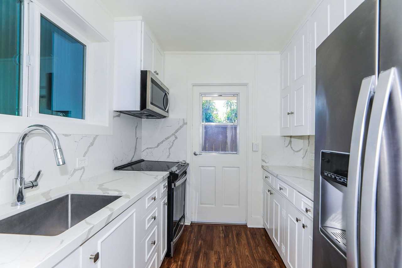 4711 Kahala Ave - Photo 7 of 50