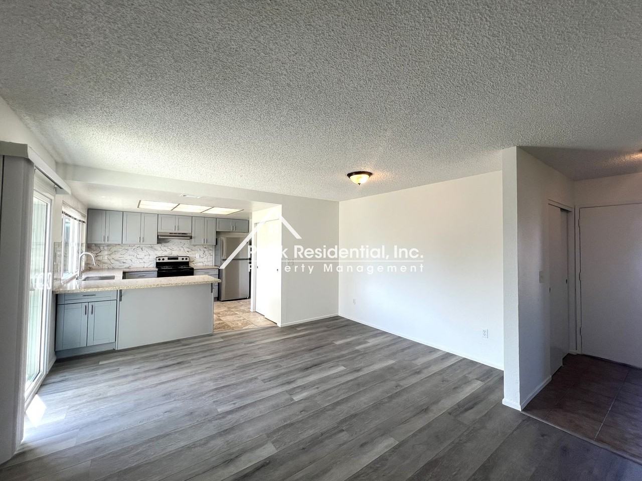 7271 Hayward Dr - Photo 4 of 25