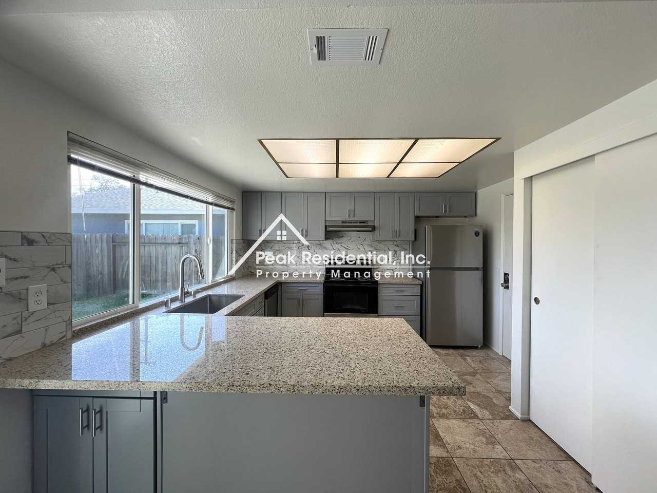 7271 Hayward Dr - Photo 5 of 25