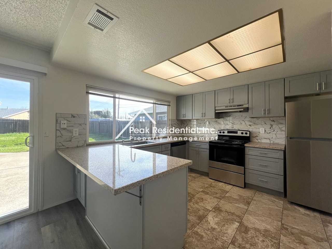 7271 Hayward Dr - Photo 6 of 25