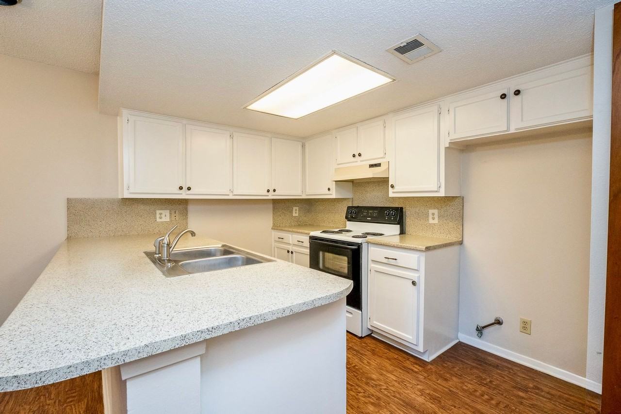 4529 Bermuda Dr - Photo 6 of 27