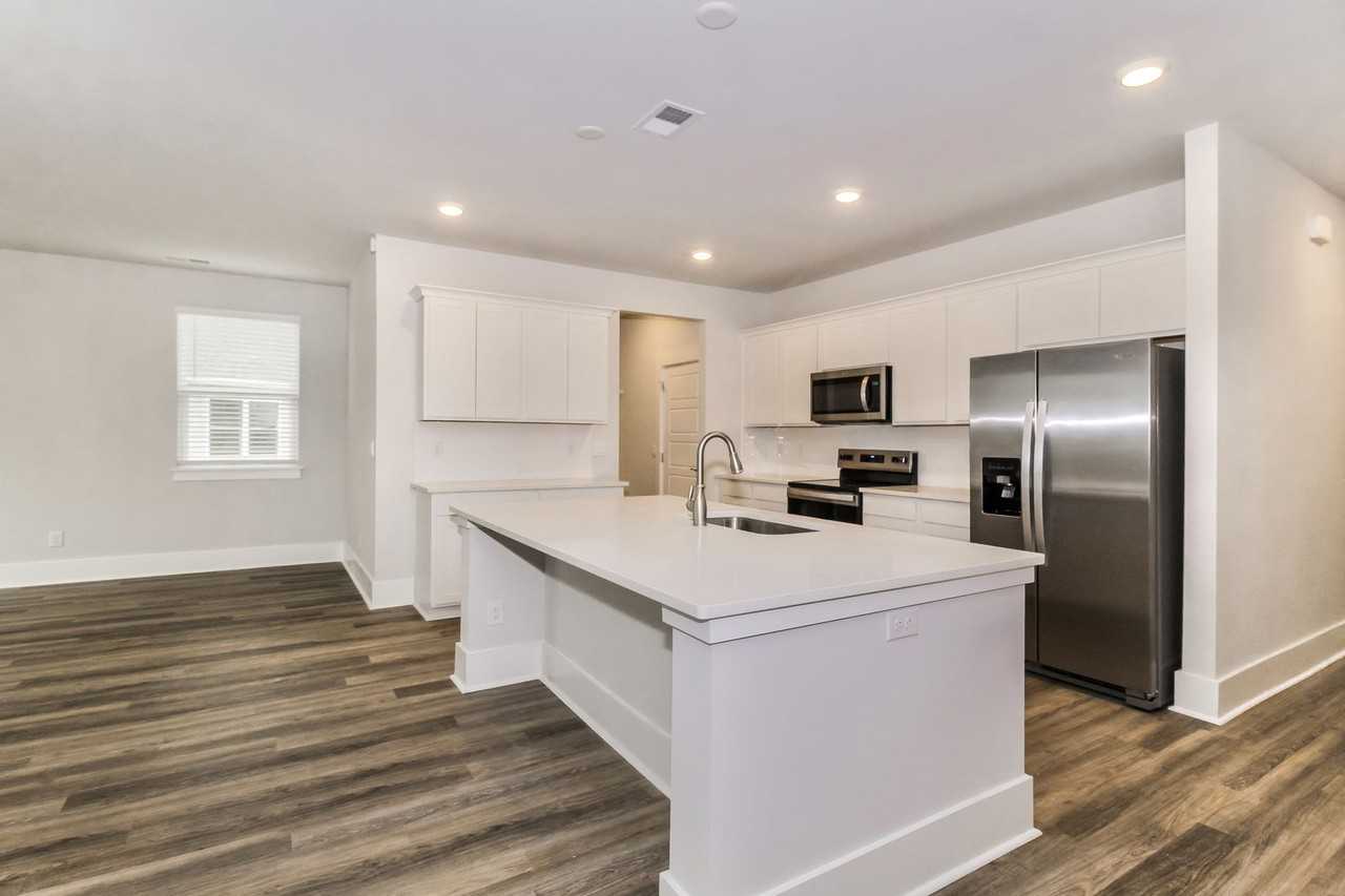 2028 Cypress Hills Dr Se - Photo 7 of 22