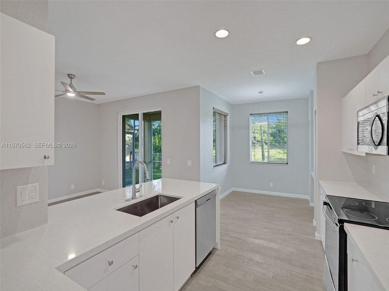 488 Conservation Dr - Photo 2 of 20