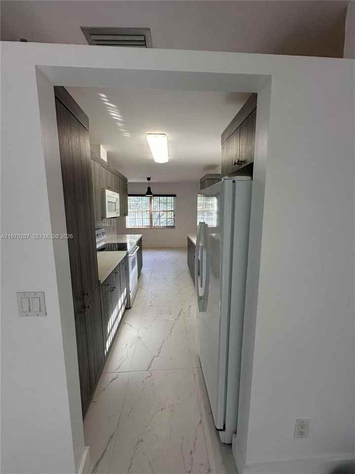 1445 Grant St - Photo 5 of 20