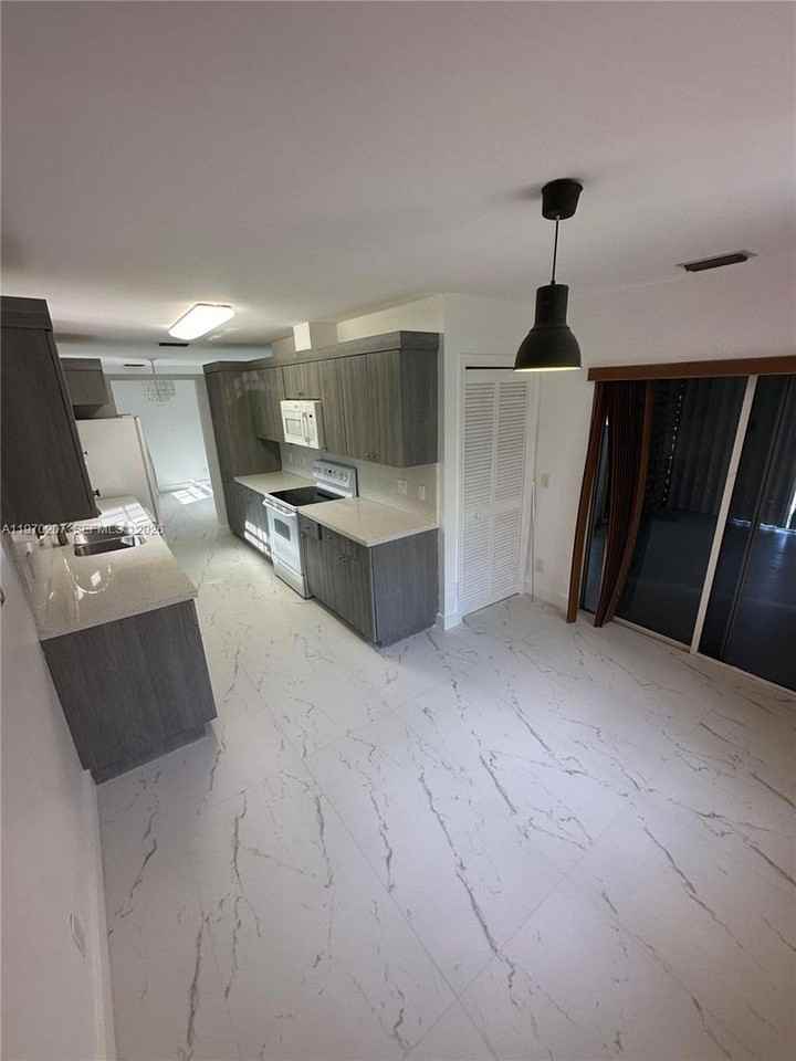 1445 Grant St - Photo 6 of 20