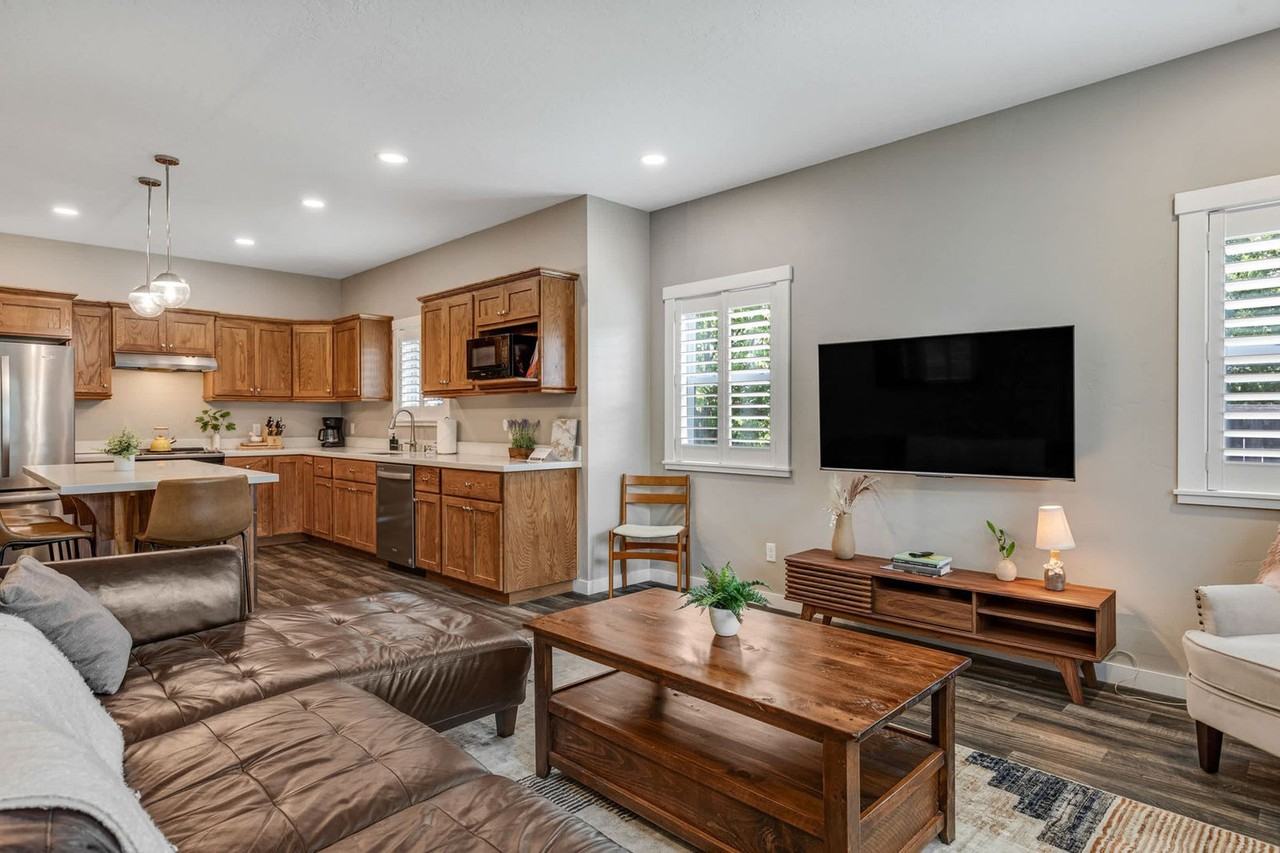 1800 W Idaho St #1324057P - Photo 2 of 41