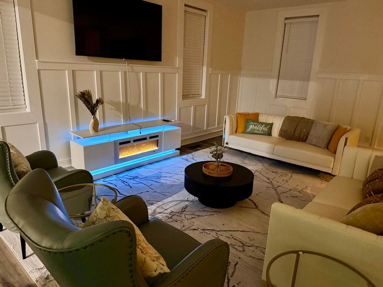 3039 N Park Ave #1372936P - Photo 2 of 50