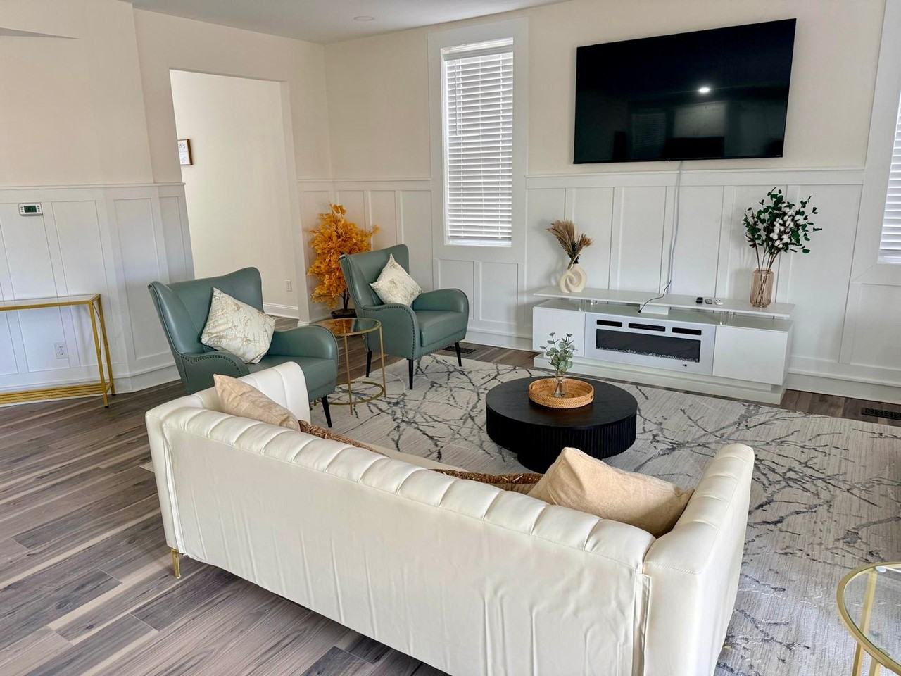 3039 N Park Ave #1372936P - Photo 3 of 50