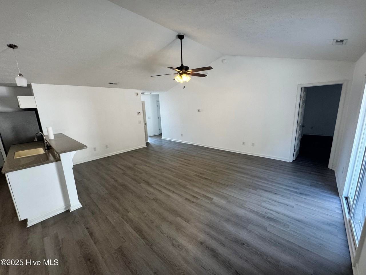 103 Jasmine Lane - Photo 2 of 10