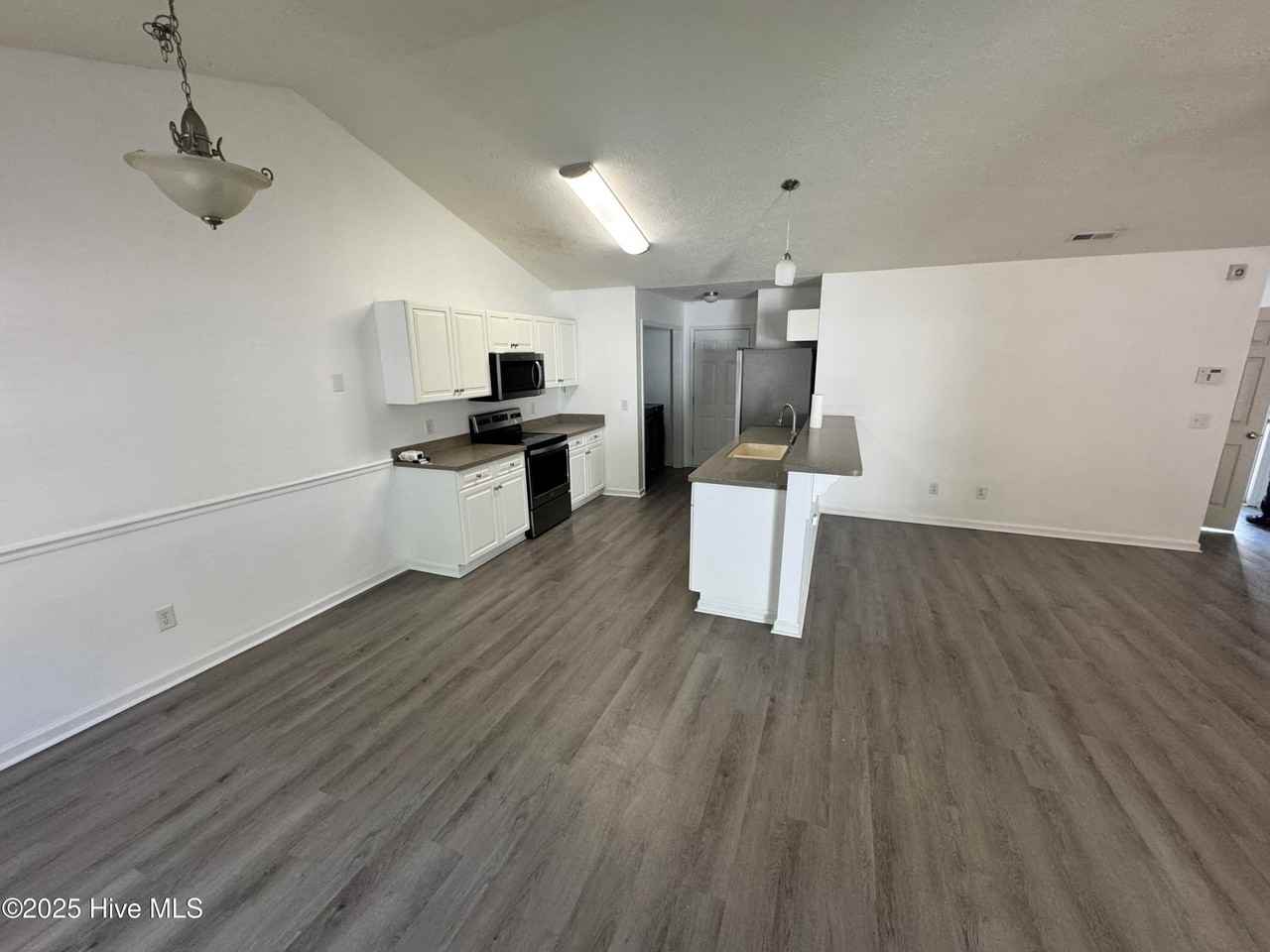 103 Jasmine Lane - Photo 3 of 10