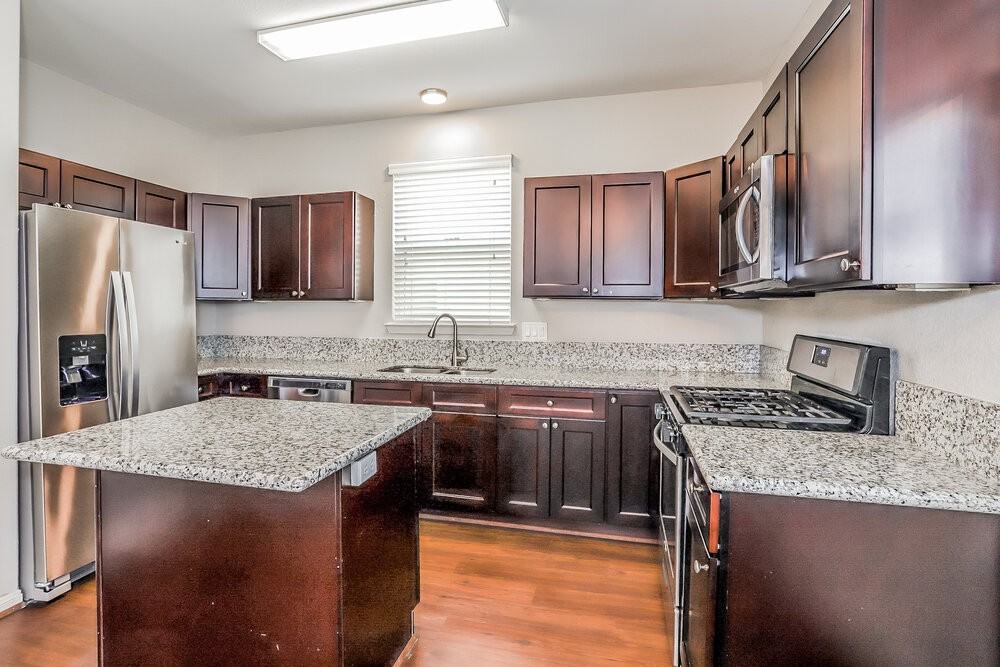 21819 Octavia Way - Photo 7 of 17