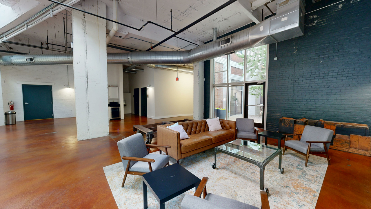 Gantry - Photo 2 of 50