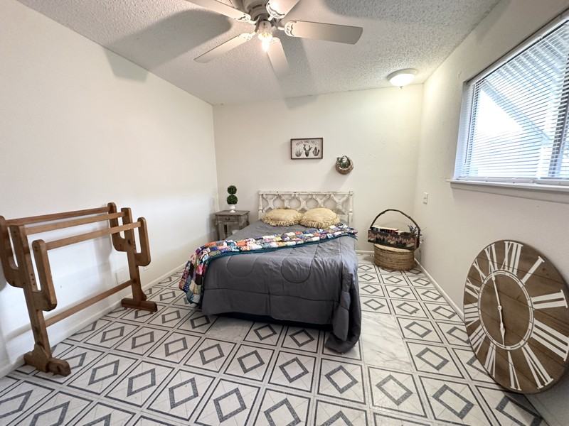 7418 Meadow Cliff St - Photo 6 of 17