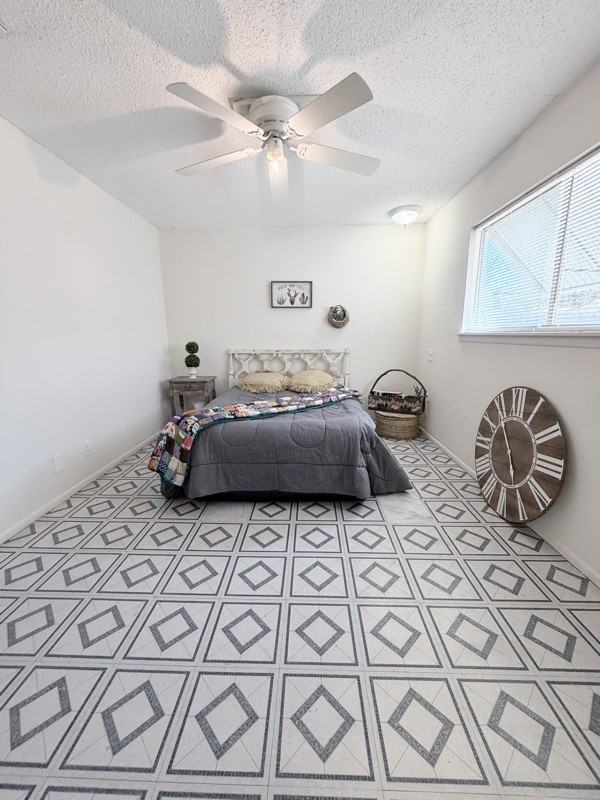 7418 Meadow Cliff St - Photo 7 of 17