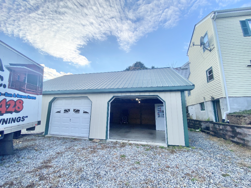 672 Bloom Rd - Photo 4 of 8