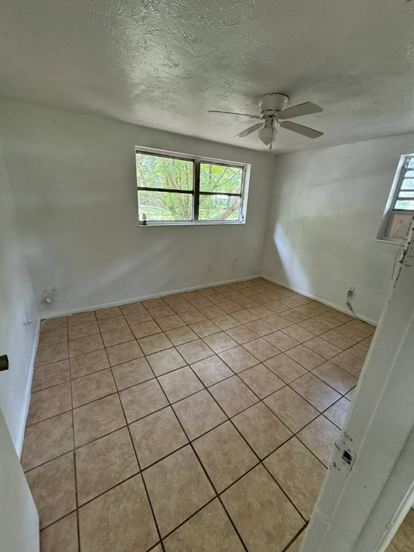 3627 Avenue S Nw - Photo 3 of 14