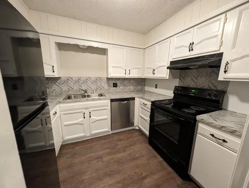 9905 E 21st Pl - Photo 2 of 10