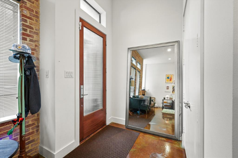 3707 Commerce St - Photo 3 of 15