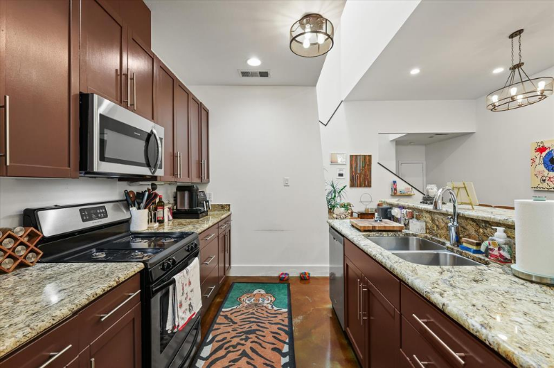 3707 Commerce St - Photo 6 of 15