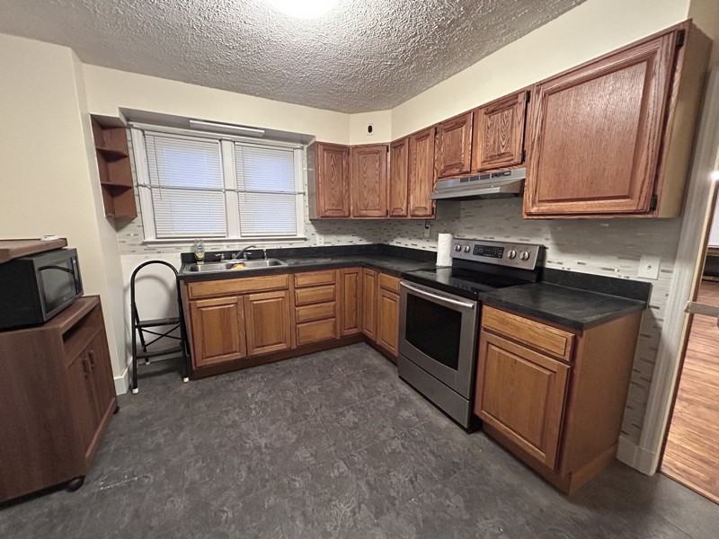 1231 Hilldale Rd - Photo 6 of 16