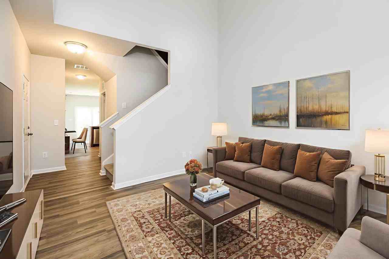 7284 Bellacroft Dr - Photo 5 of 32