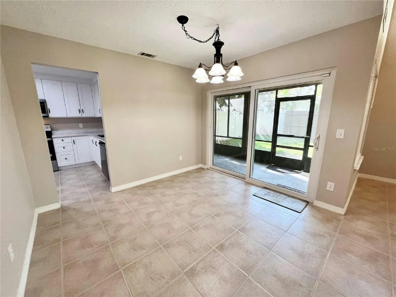 3145 Chatsworth Ln - Photo 7 of 20