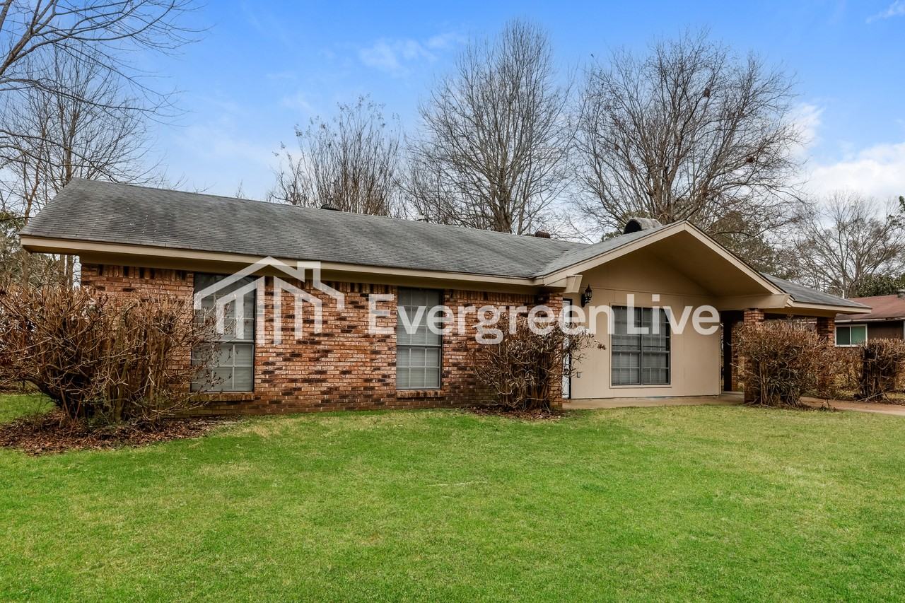 413 Bent Tree Dr - Photo 2 of 15