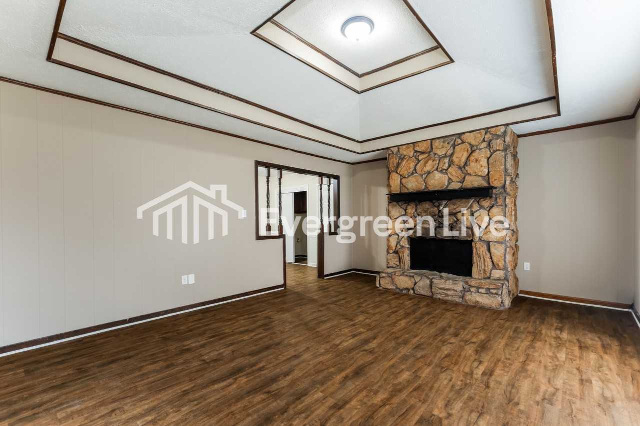 413 Bent Tree Dr - Photo 3 of 15