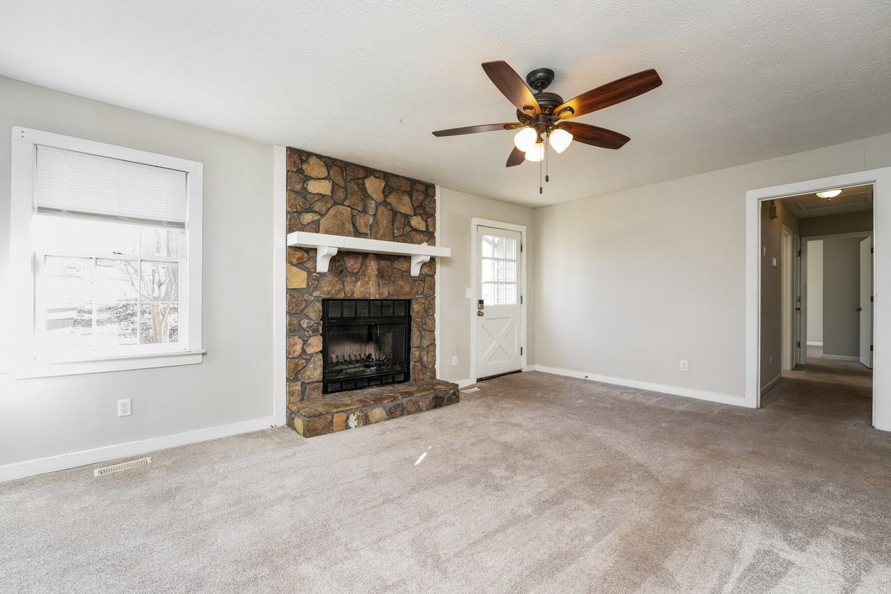 2863 Franklin Rd - Photo 3 of 15