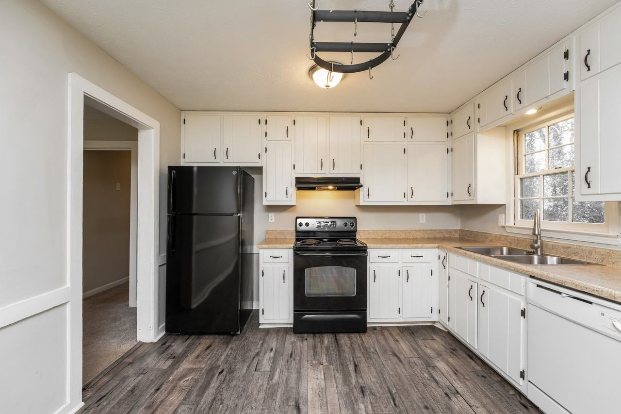 2863 Franklin Rd - Photo 6 of 15