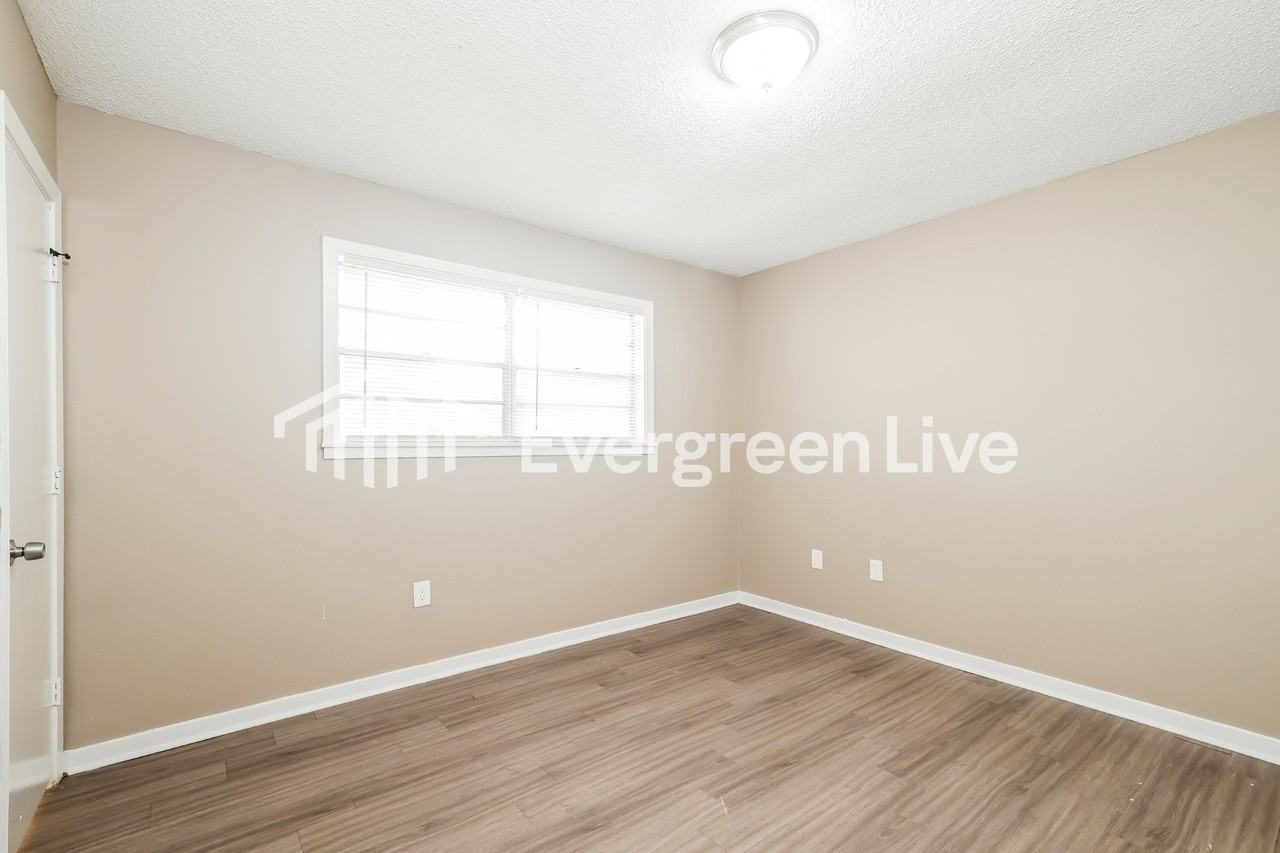 210 Nelson Cir - Photo 3 of 15