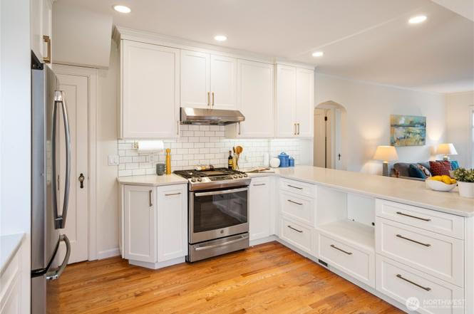 9716 Dayton Ave N - Photo 2 of 20