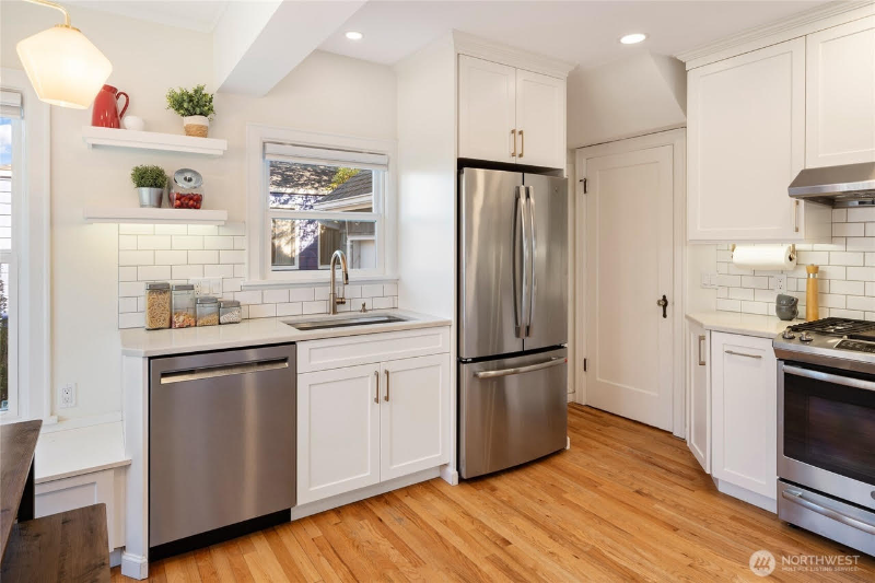 9716 Dayton Ave N - Photo 3 of 20