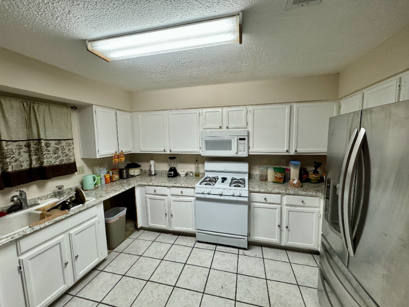 24111 Lone Elm Dr - Photo 2 of 5