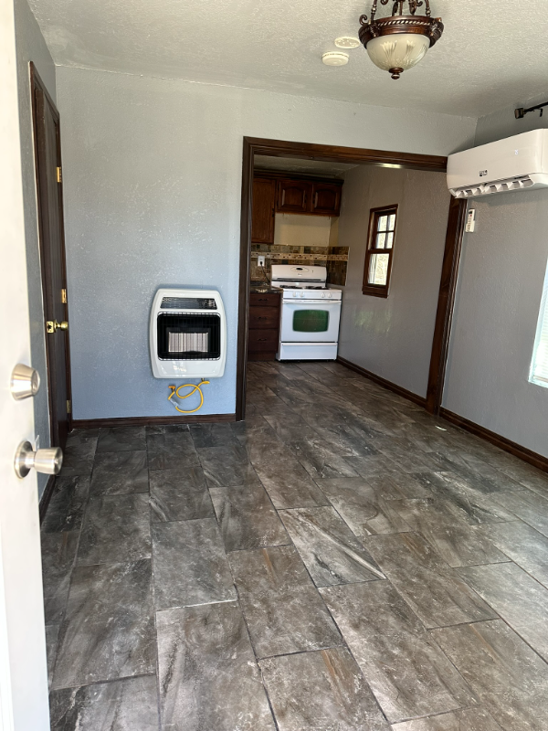 1451 Sw 13th St - Photo 3 of 9