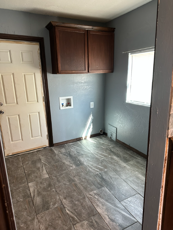 1451 Sw 13th St - Photo 6 of 9