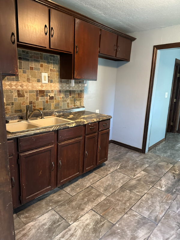 1451 Sw 13th St - Photo 7 of 9