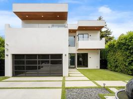 featured image of 15231 Greenleaf St