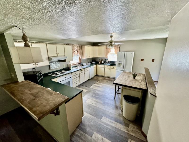 20 Hazlett Ln - Photo 2 of 12