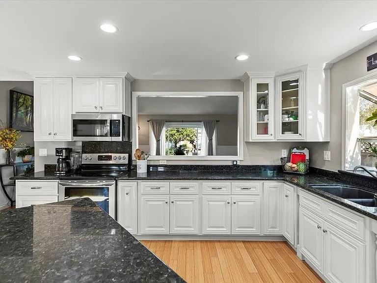 7330 Wren Ave - Photo 5 of 18