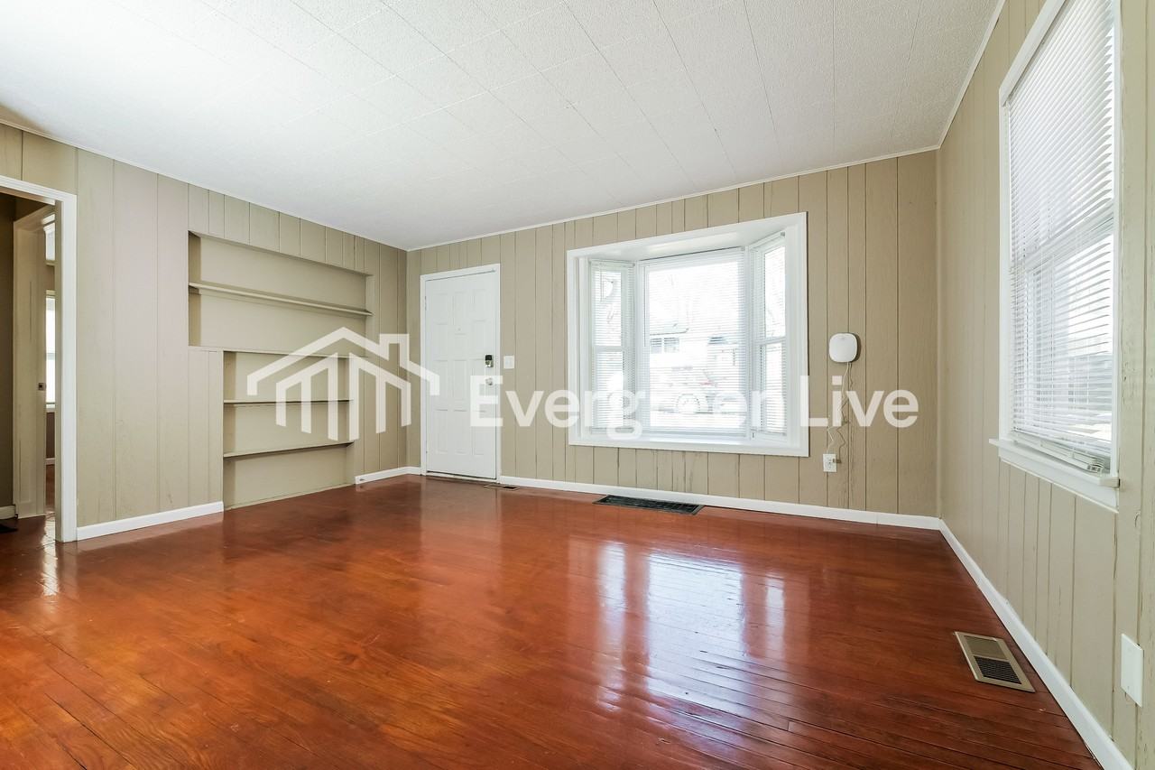 3017 S Norwood Ave - Photo 3 of 15