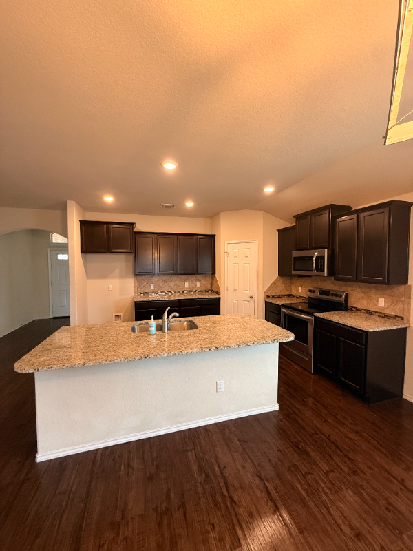 3217 Beutel Rd - Photo 3 of 10