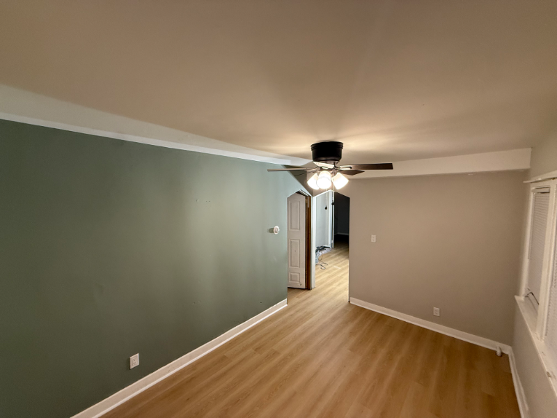 208 Frank Ave #R - Photo 2 of 5