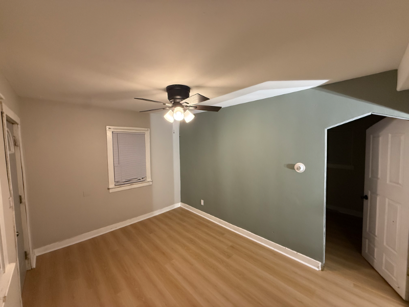 208 Frank Ave #R - Photo 3 of 5