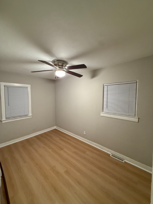 208 Frank Ave #R - Photo 5 of 5