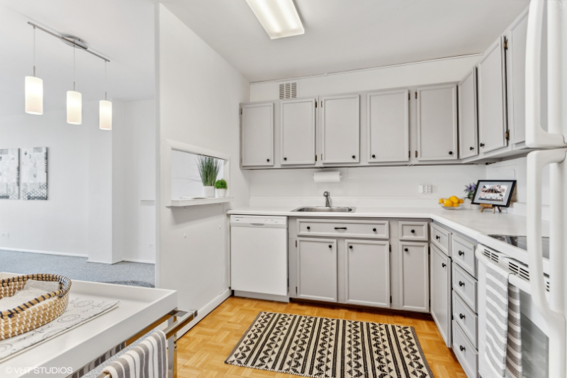 2400 N Lakeview Ave #1606 - Photo 5 of 19