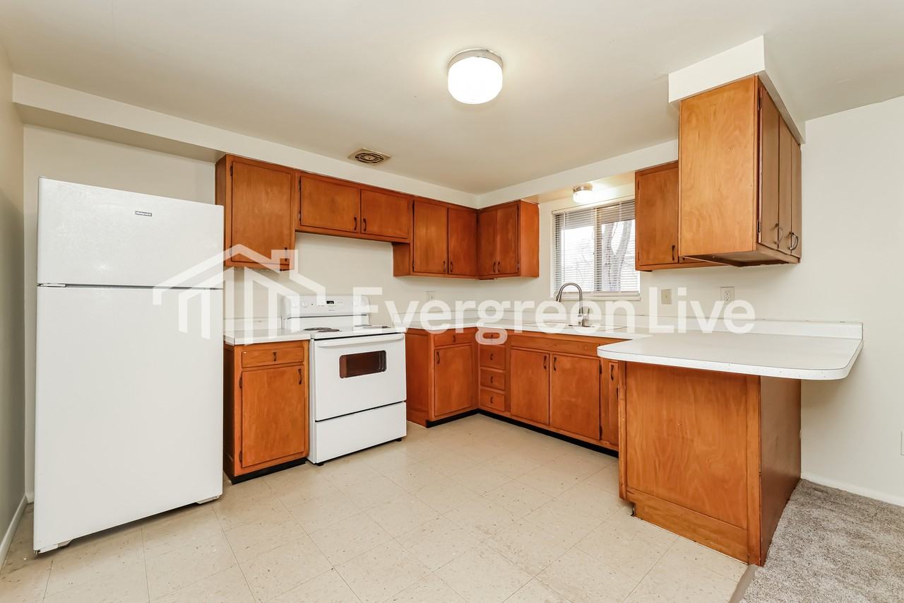 7925 Blackshear Dr - Photo 7 of 15