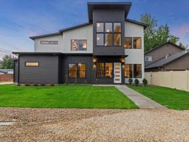 featured image of 1720 W Howe St